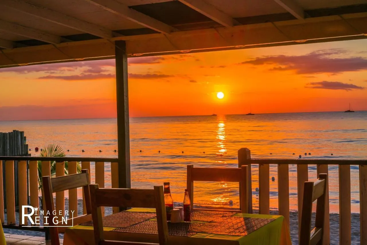Tamboo Resort Негрил