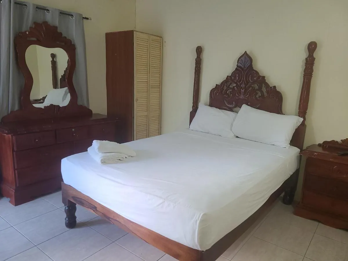 **** Отель Tamboo Resort Негрил Ямайка