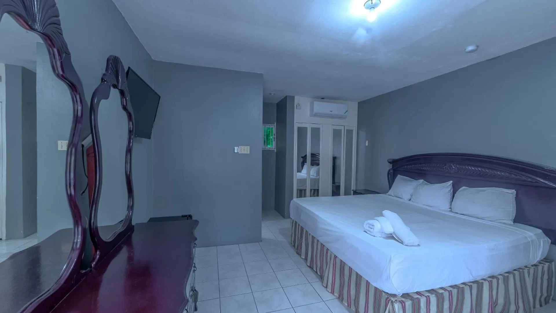 Tamboo Resort Негрил