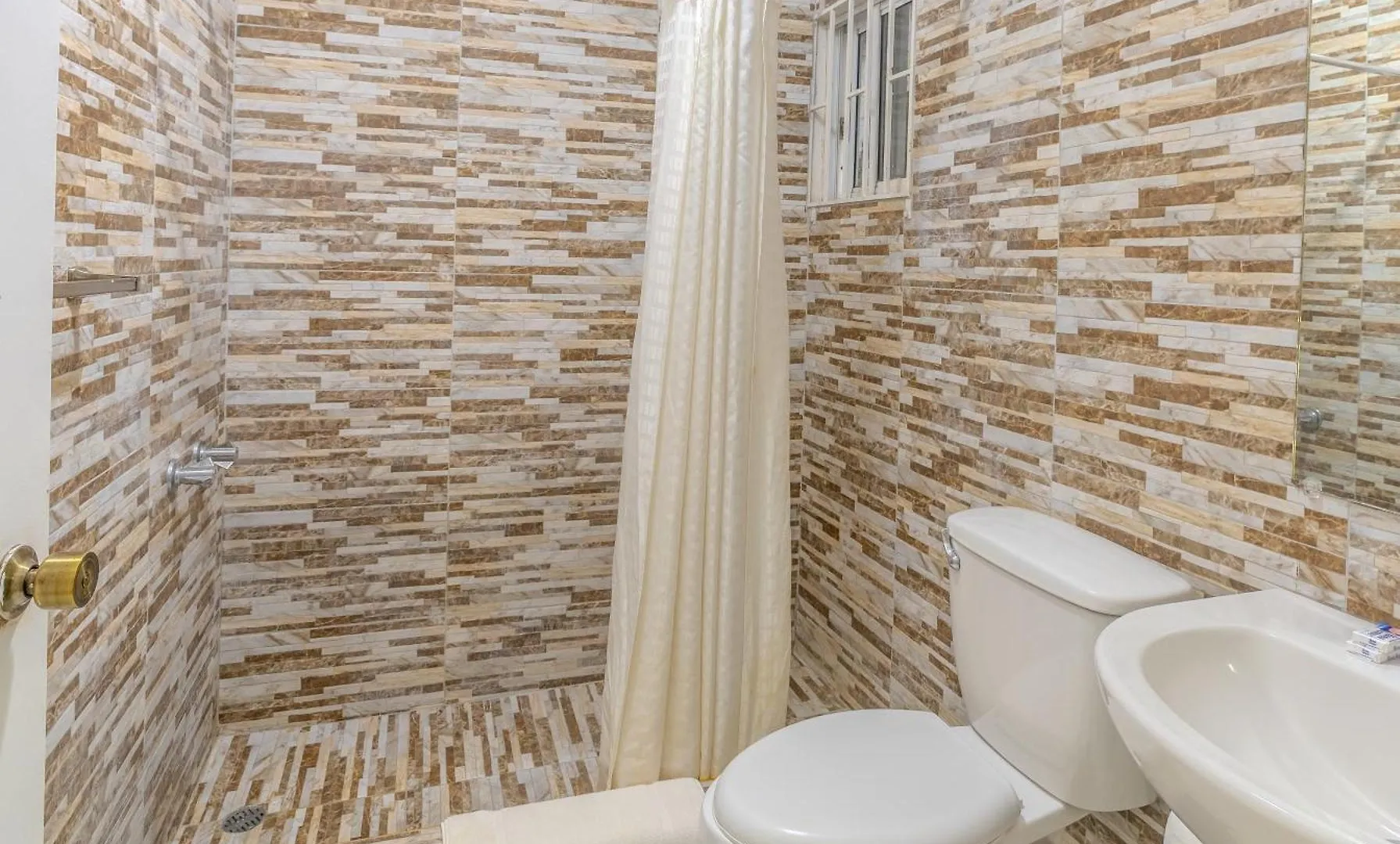 Tamboo Resort Негрил