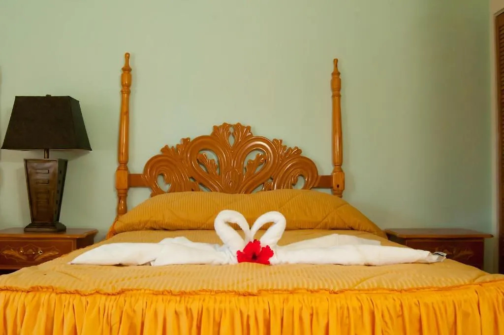 Tamboo Resort Негрил Отель